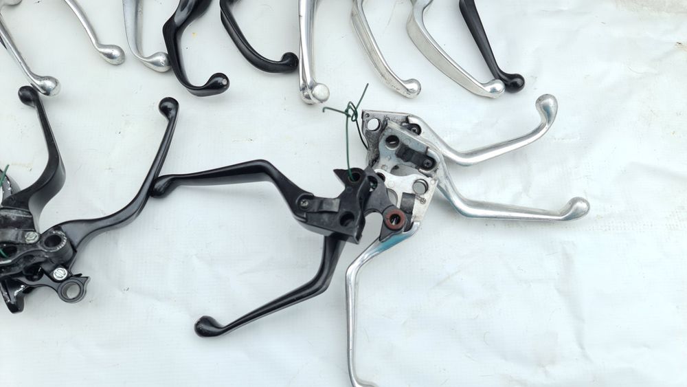 Manete  frana ambreiaj leviere Harley Davidson Dyna  / Sportster