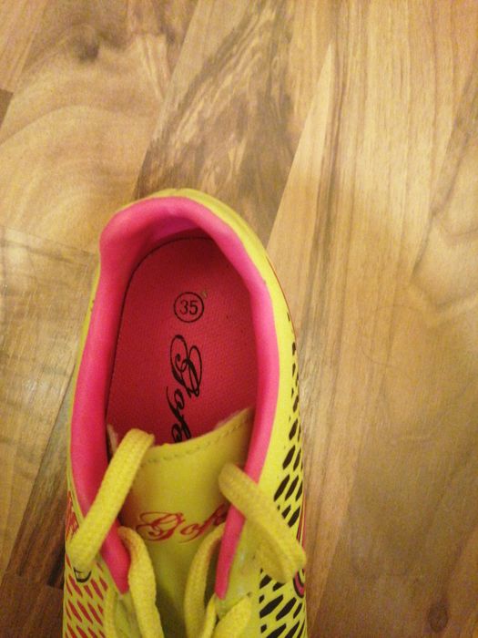 Бутонки за игра на футбол