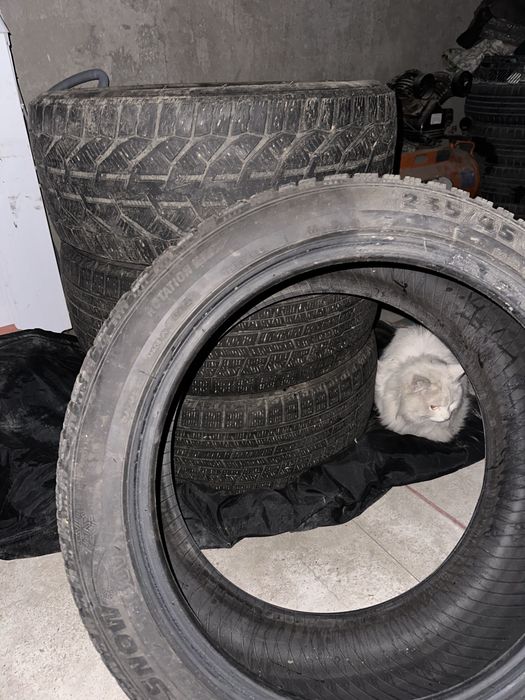 Продам комплект зимних шин 4шт.