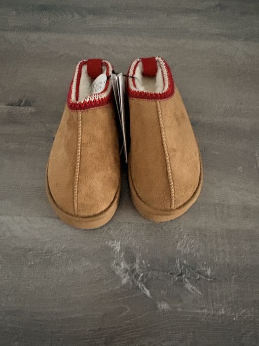 Ghete tip UGG noi cu eticheta