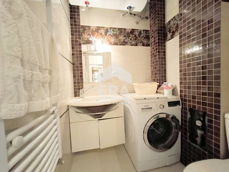 Дава се под наем Тристаен апартамент в Хасково, Център - 110 кв.м за 612 € - Снимка #3