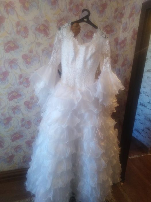 Продам платья новые