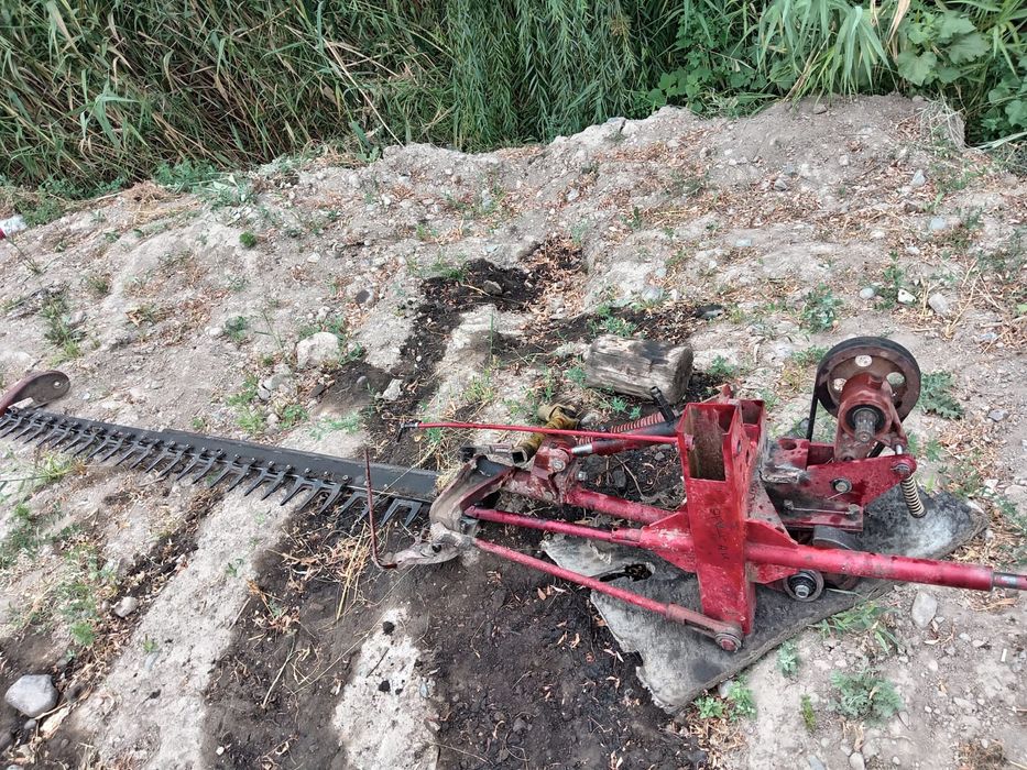 Продам трактор с плугом и косилкой