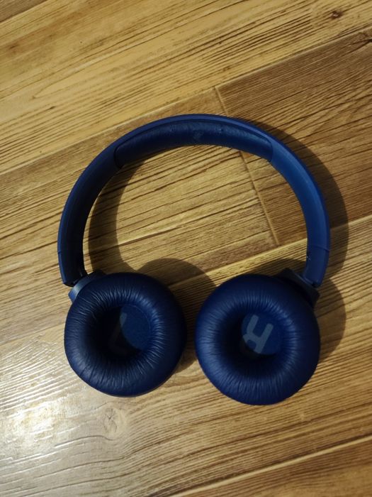 Продам наушники JBL