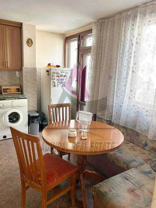 Дава се под наем Тристаен апартамент в Варна, Цветен квартал - 68 кв.м за 358 € - Снимка #1