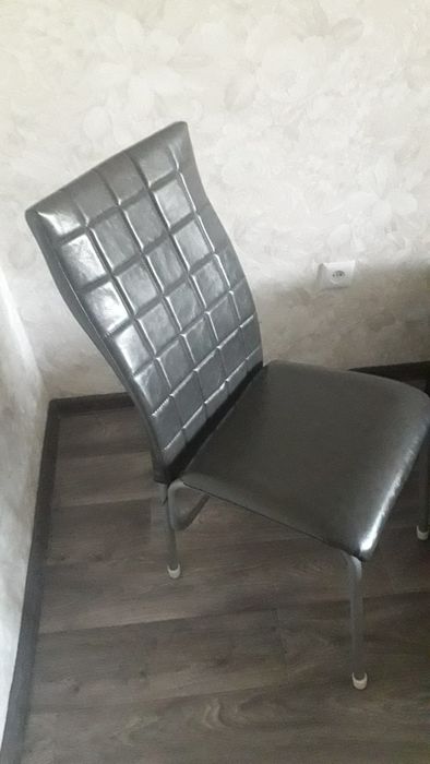 Три стула новые! Цвет серый.