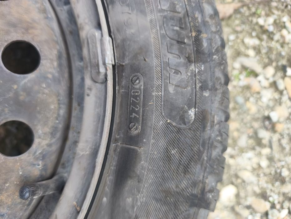 ,2бр. Гуми с джанти Волво в40