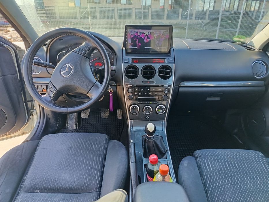 Vând sau schimb Mazda