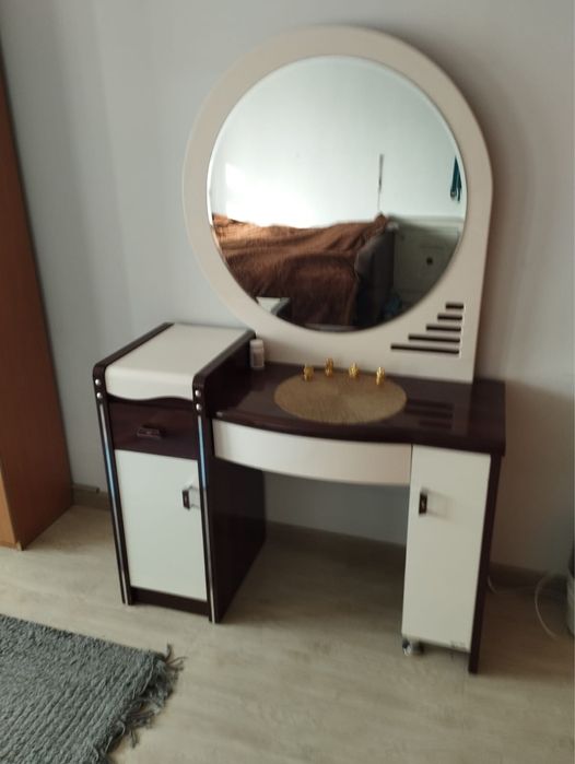 Продам спальный гарнитур