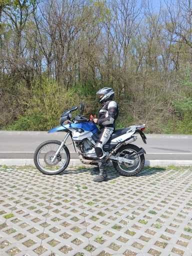 Moto BMW F650 GS Dakar , 2 spark , 19.000 Km , plus echipament complet la pachet - totul sau nimic.