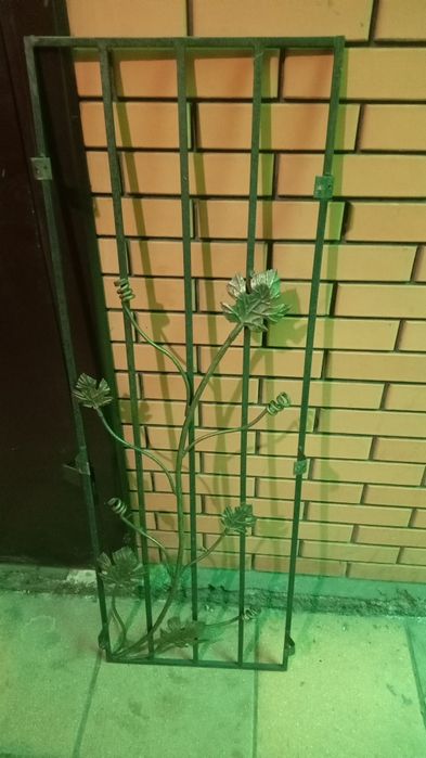 Решётки на окнах