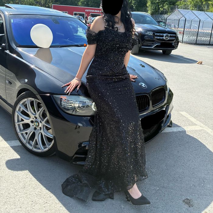Черна бална рокля