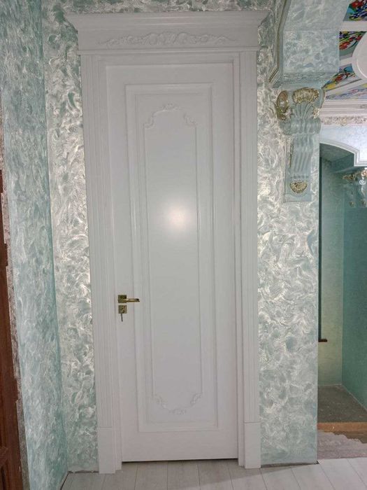 Sifatli yog‘och eshiklar — o‘lchamga mos yasab beramiz