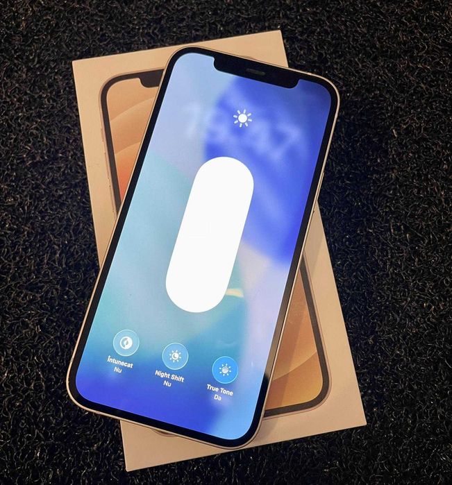 Iphone 12 White 64GB Impecabil 10/10 Pachet Complet - 7 Huse Incluse