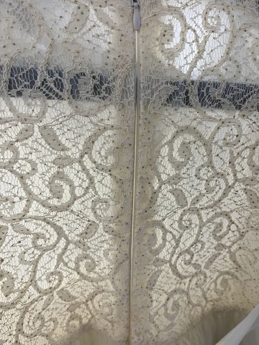 Продам платья на девочку 7-8 лет