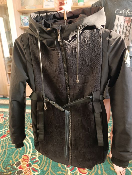 Продам куртку весна