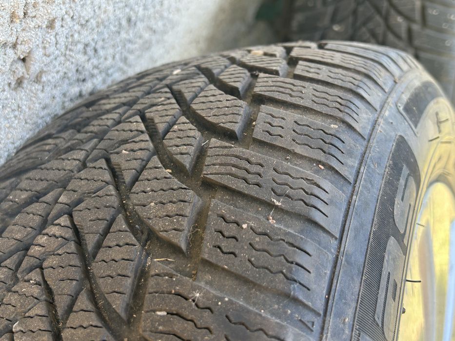 Зимни гуми 205/55 R16 с оригинални джанти на Ауди
