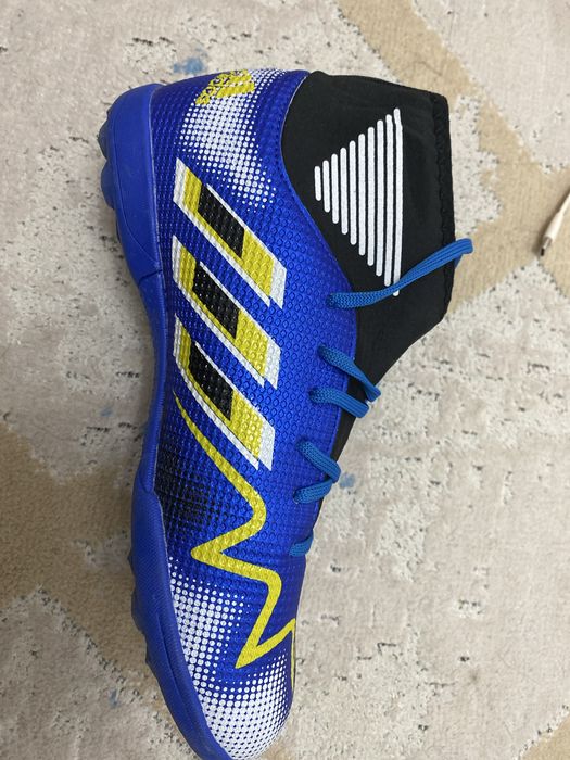 Две сороконожки адидас