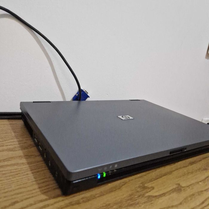 Лаптоп HP Compaq 6510b, клавиатура и мишка