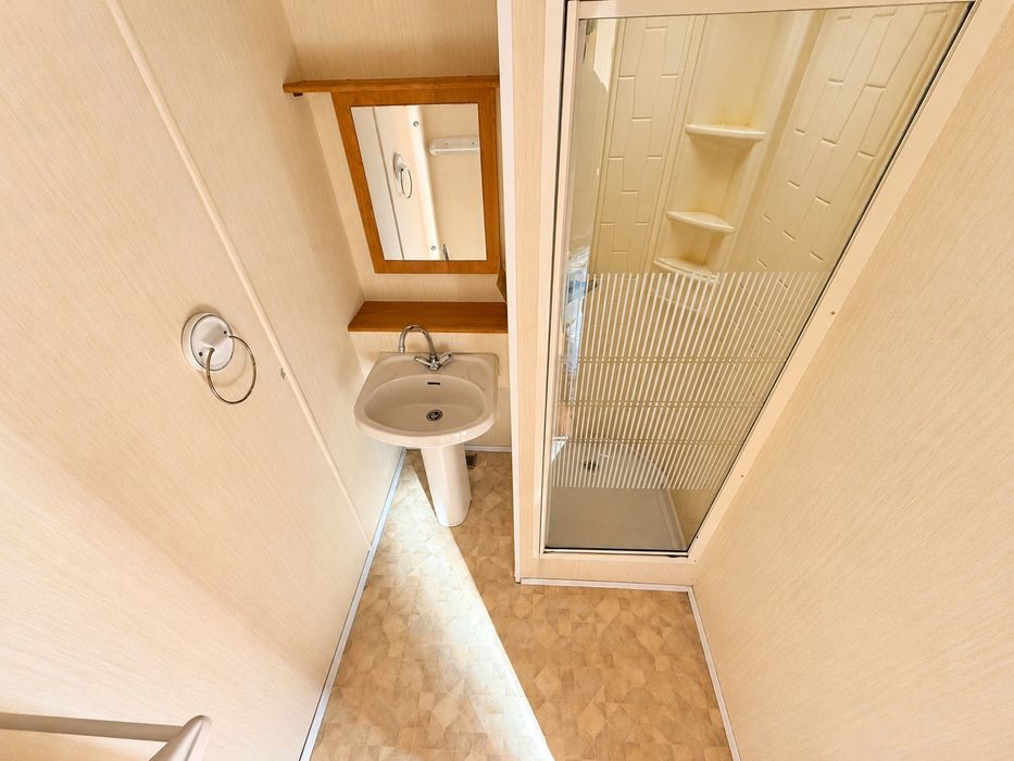 Casa mobila Casa pe roti Casa de vacanta Container Tiny house / living / 3 dormitoare / bucatarie / 2 bai / 34 mp