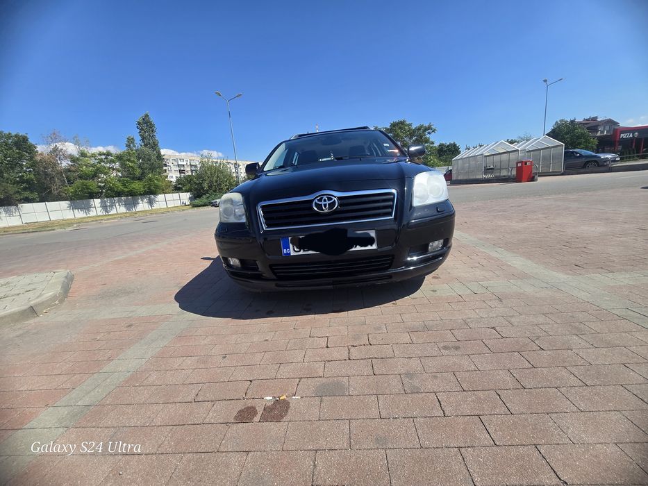 Продавам личния си автомобил Toyota Avensis T 25 2004 автомат