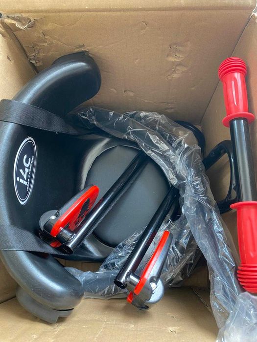 Scaun copil bicicleta cu montaj pe cadru, accesorii complete, nefolosit, arata impecabil.