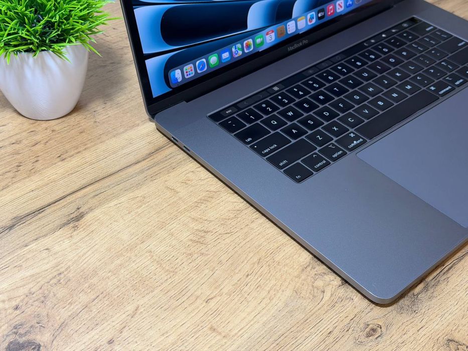 Macbook pro 16 i7 16ozu 512ssd Radeon graphics