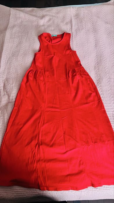 Продам красное платье, в размере XS.