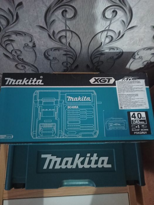 Энергокомплект Makita.  АКБ+ЗУ