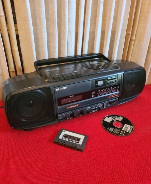 Radio-casetofon vintage Sharp.