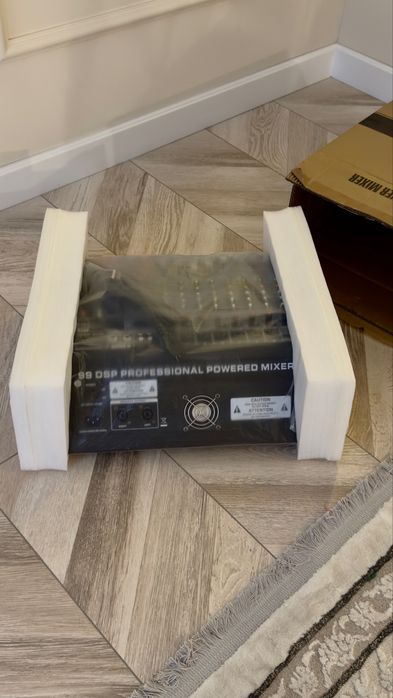 ПРОДАЮ: Professional Power Mixer M-800 (новый)