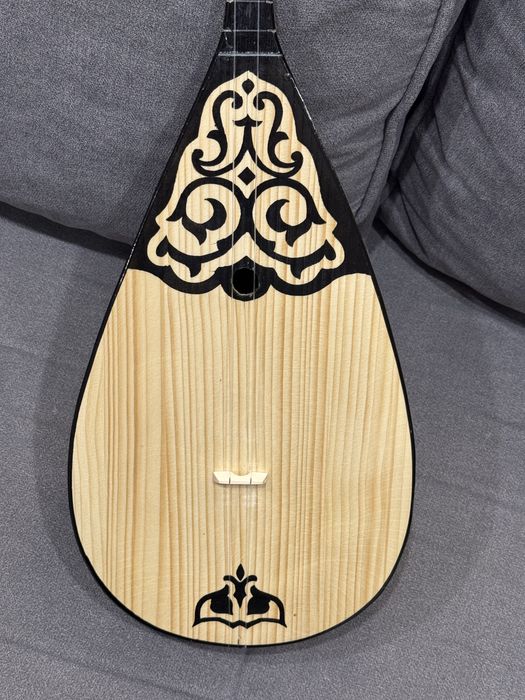 Домбыра в хорошем касчестве