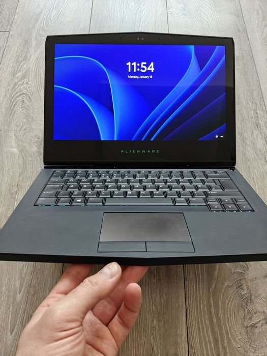 Alienware 13 R3 I7-7700HQ/ GTX 1060 / 256GB SSD /  16GB