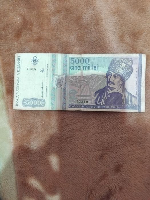 Vând bacnota de 100 una suta lei vehe și de 5000 cinci mii lei