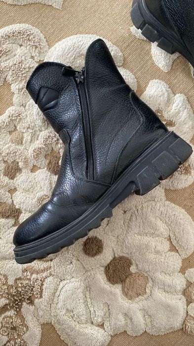 Продам детские зимние сапоги