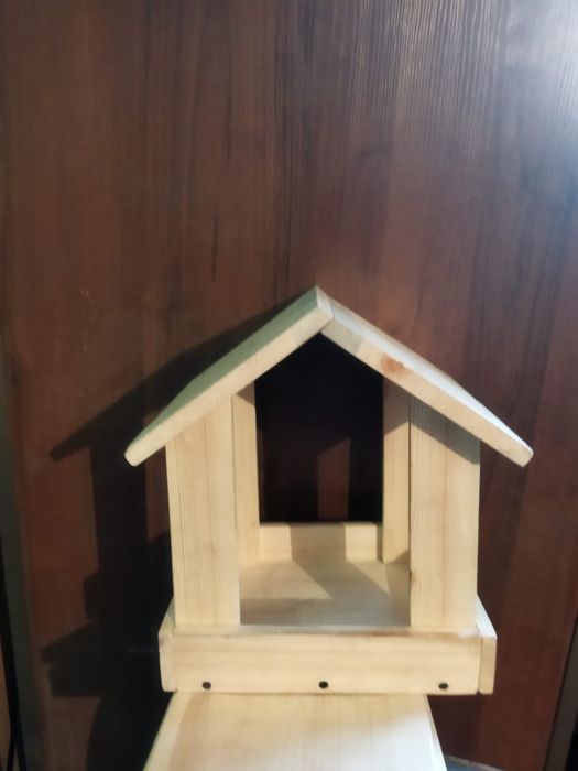 Кормушка из дерева