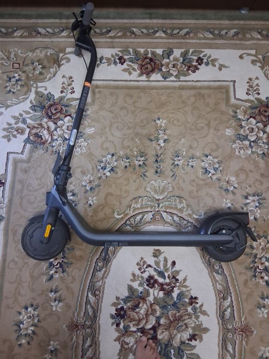 Trotineta Electrica Ninebot KickScooter E2 Plus powered by Segway, autonomie max 25km, motor 300W, viteza maxima 25 Km/h