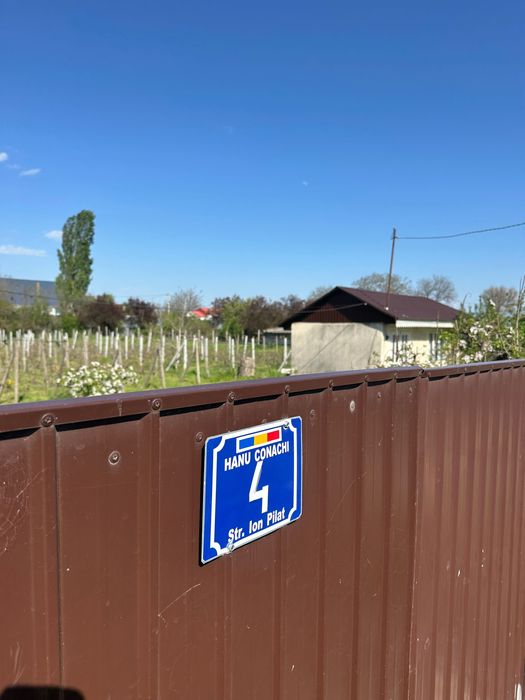 Vand loc de casa