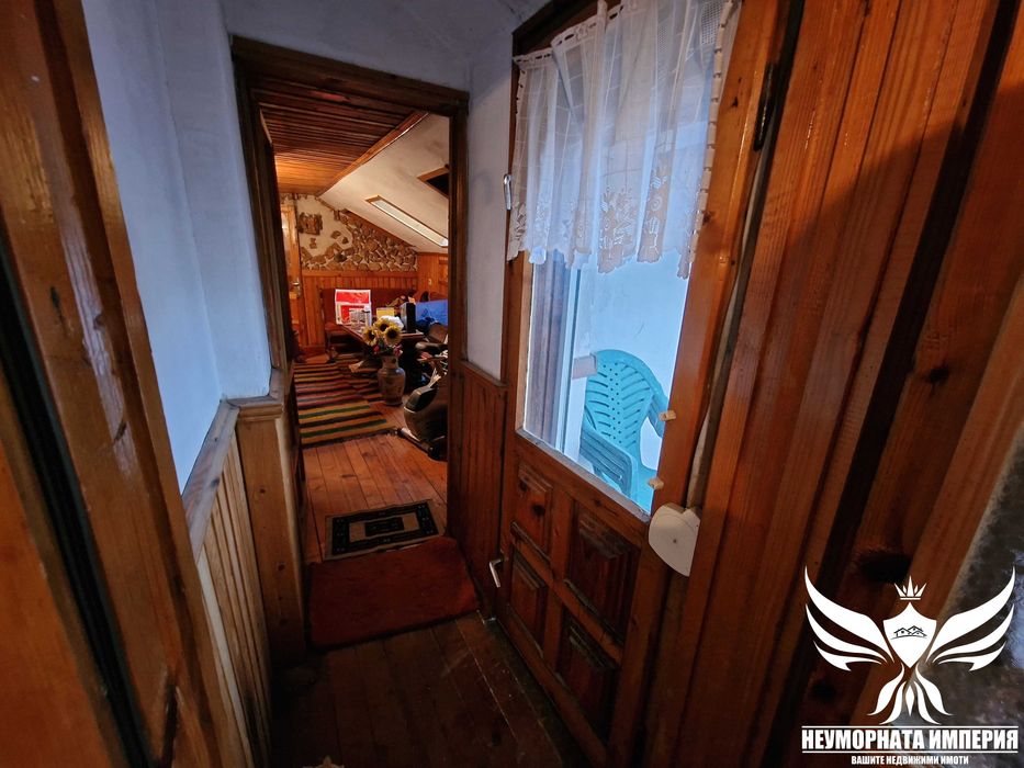 Продавам тристаен 55кв. с паркомясто и 1/2 партер в гр.Асеновград