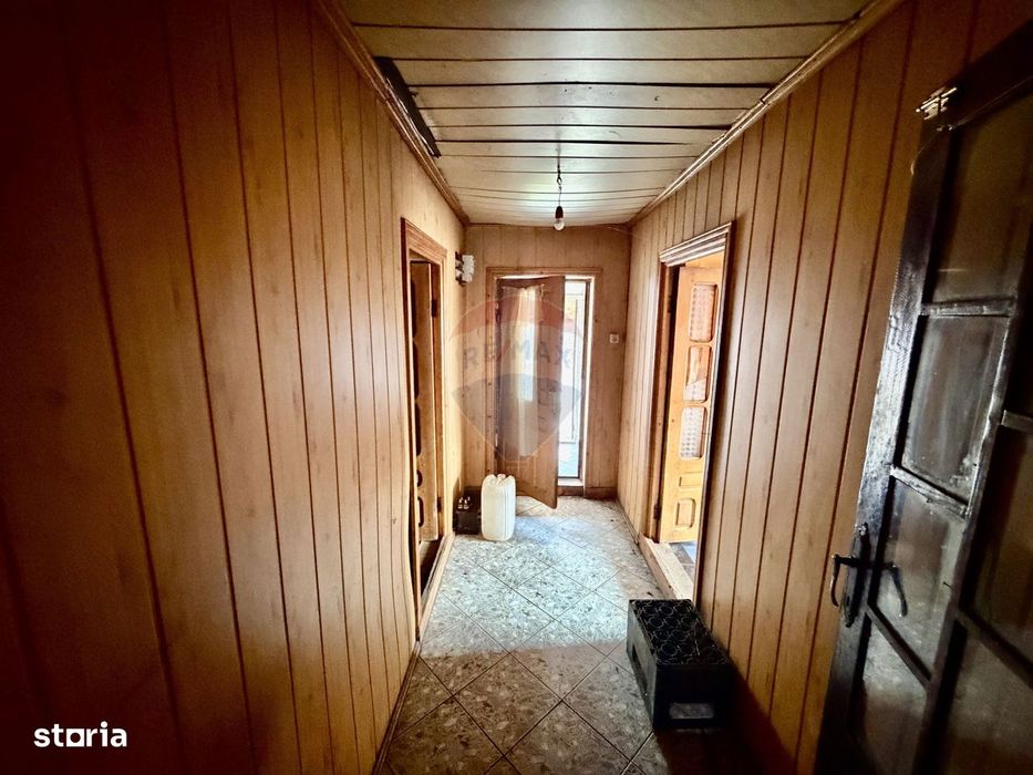 Casă cu 4 camere si teren 7727 mp Blidari