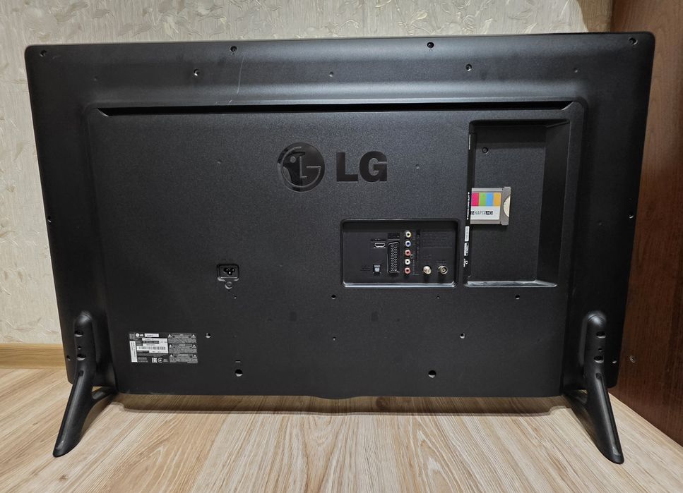 Телевизор LG 42.