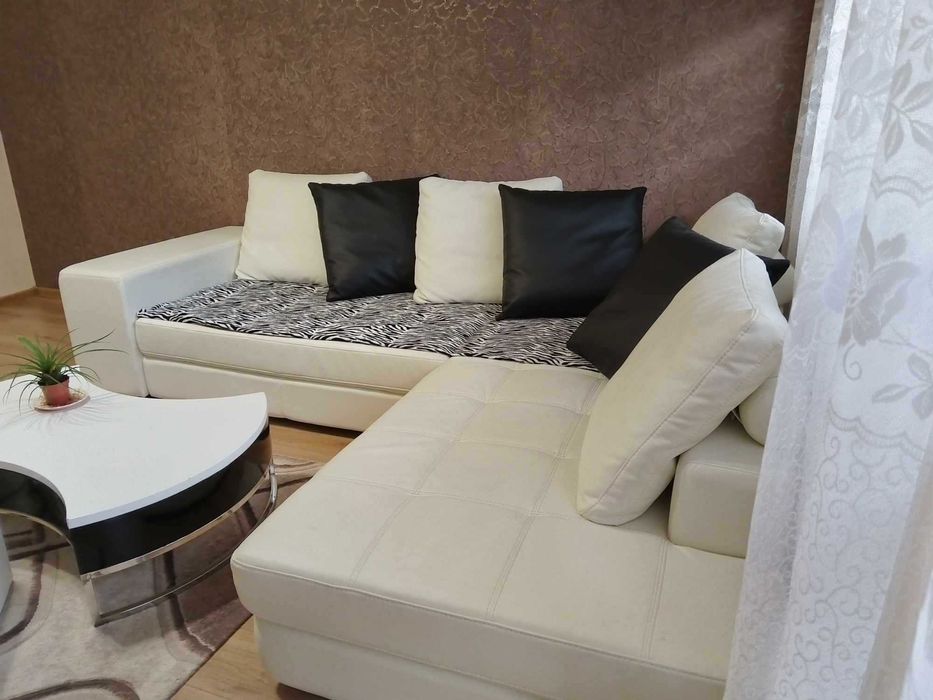 мебели за хол-ъглов диван, маса и секция