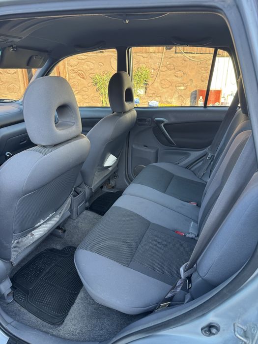 Vand Toyota Rav4 in stare buna.