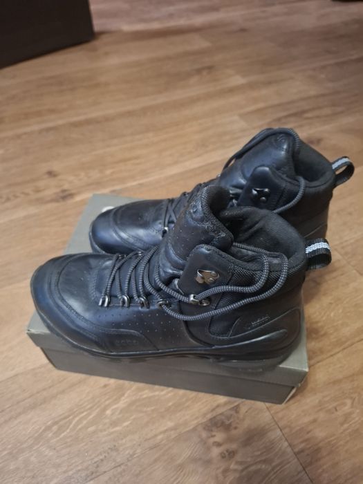 Зимние кроссовки продам