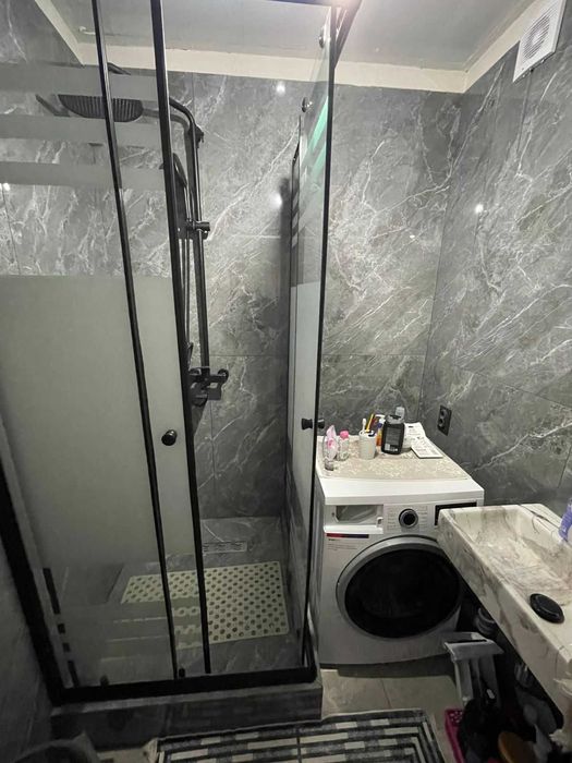 Продам 2 комнатную 8 микрорайон