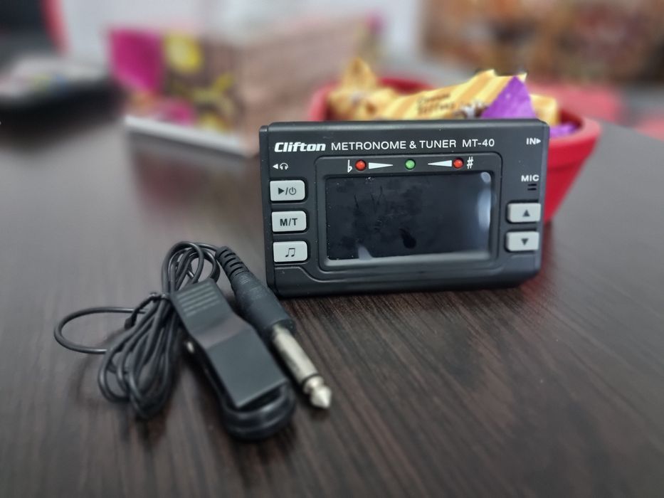 Metronom și Tuner Clifton MT-40.
