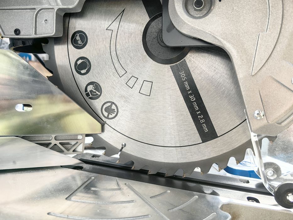 Комбиниран потапящ циркуляр за ъглово рязане Scheppach HM305SL