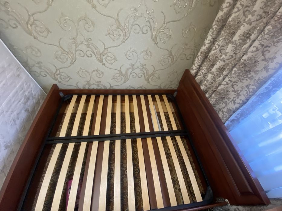 Продам кровать с матрасом