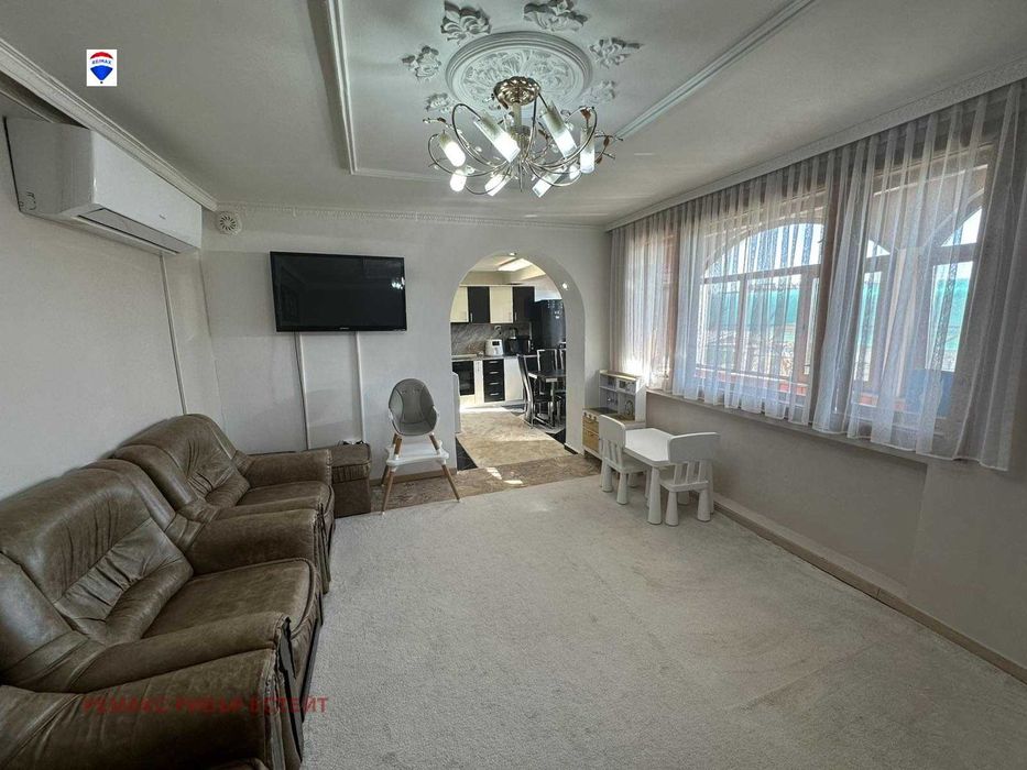 Къща на два етажа за продажба гр. Две могили