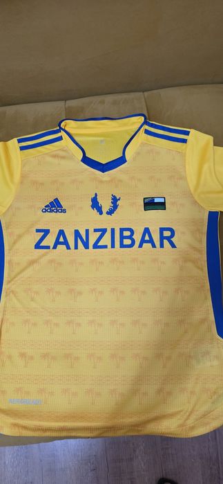 Футболка фирменная